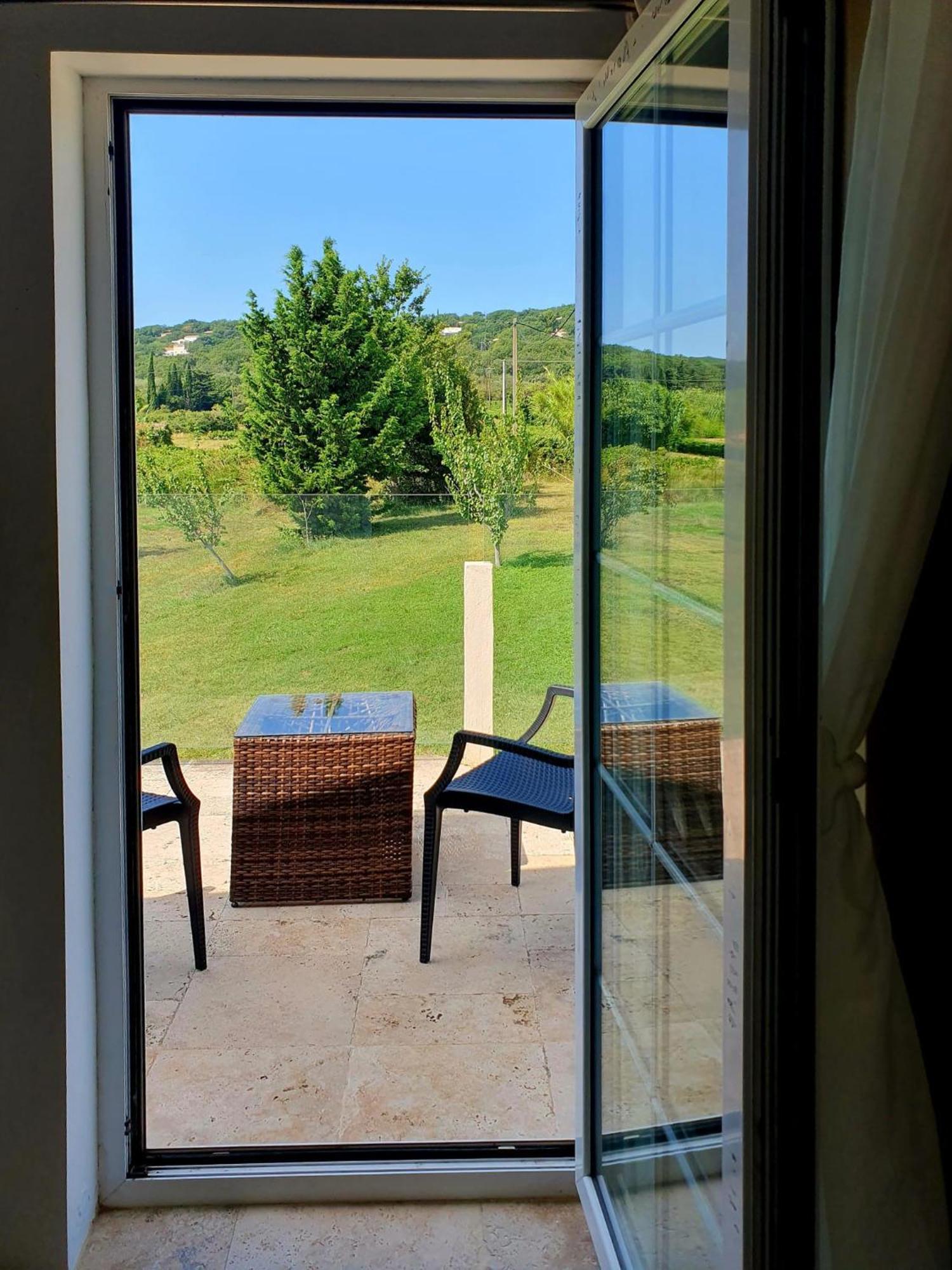 Cosy Avec Terrasse Sur La Colline Boisee, Parking Prive, Jardin, Calme, Climatisation, 10 Mn Pont Du Gard Num7 Appartement Rochefort-du-Gard